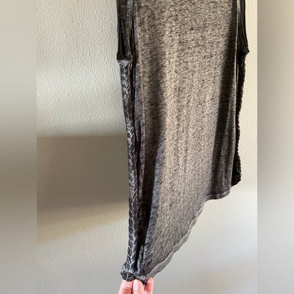 Maurice’s Shirt - Picture 2 of 3